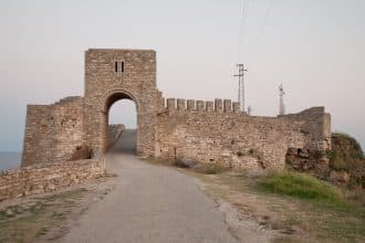 Cetatea Caliacra pe promontoriul cu același nume, capitala despotului Dobrotici