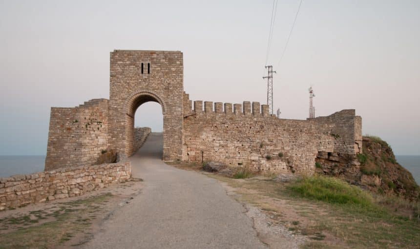 Cetatea Caliacra pe promontoriul cu același nume, capitala despotului Dobrotici