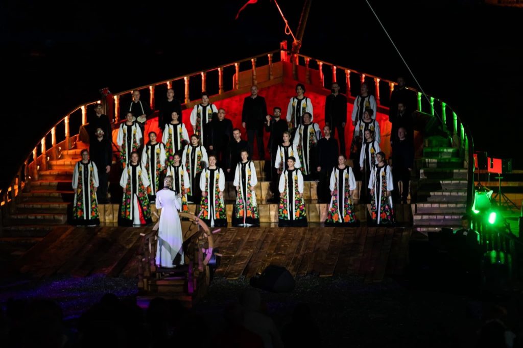 Madrigal la Răsărit, pe 15 august